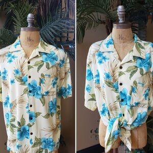 Caribbean Joe Woman Sz 2x Cream and Blue Floral Button Down Shirt
